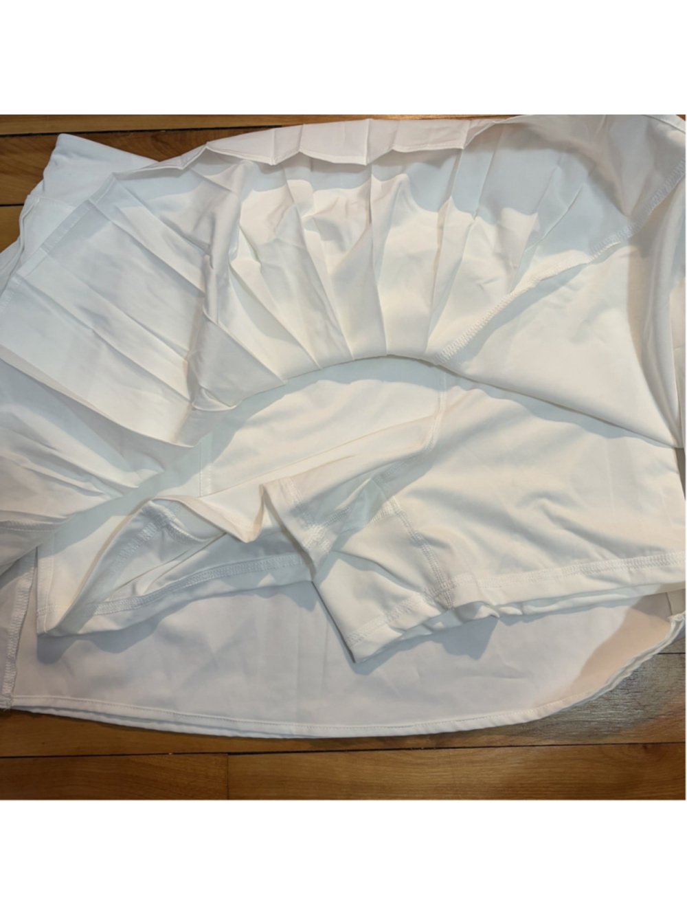 Lolë Asymmetrical White Pleated Skort - Size Large ✨ BNWT - Picture 6 of 9